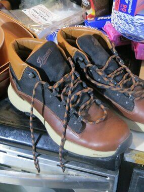 danner mens boots 10 D